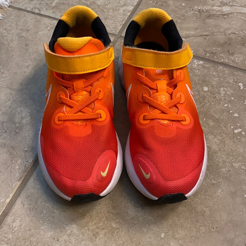 Boys Nike sneakers. Very Good Condition!